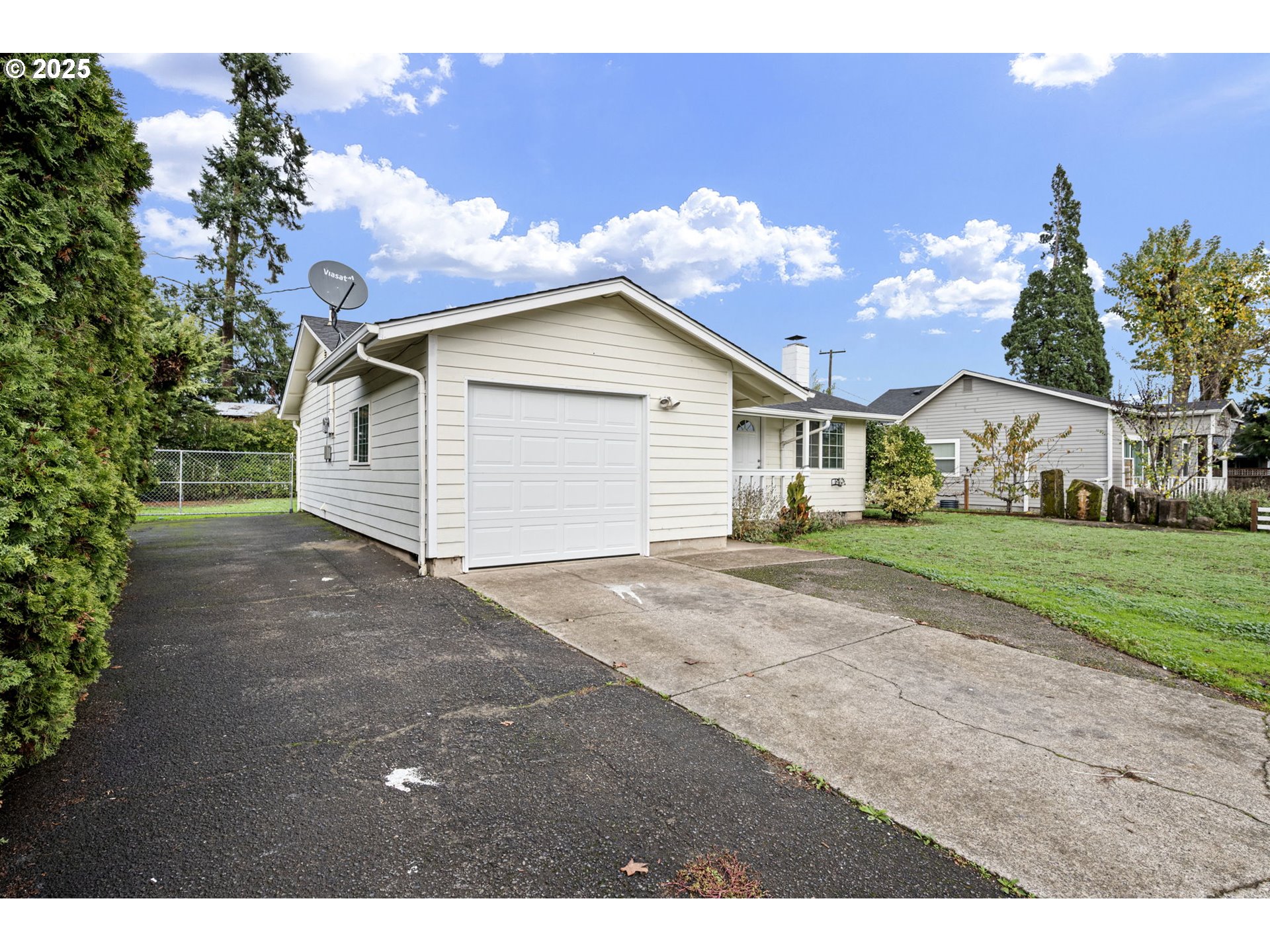 450 U Street Springfield, OR 97477 - Photo 3 of 25 a view of a house with a yard and garage