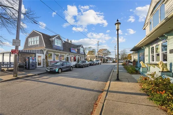 $599,000 | 160 Suburban Parkway, Warwick, RI 02889