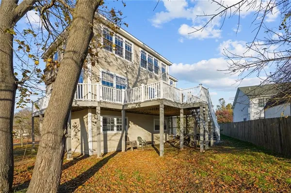 $599,000 | 160 Suburban Parkway, Warwick, RI 02889