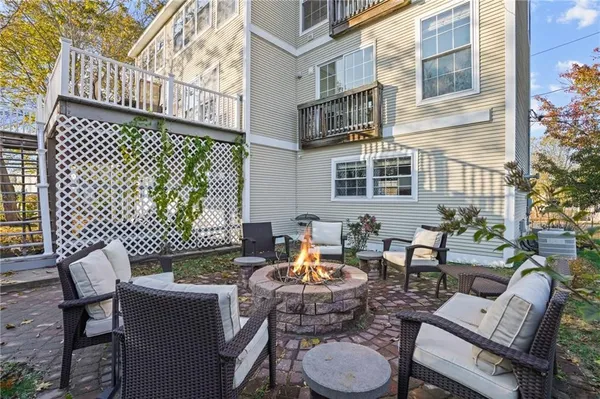 $599,000 | 160 Suburban Parkway, Warwick, RI 02889