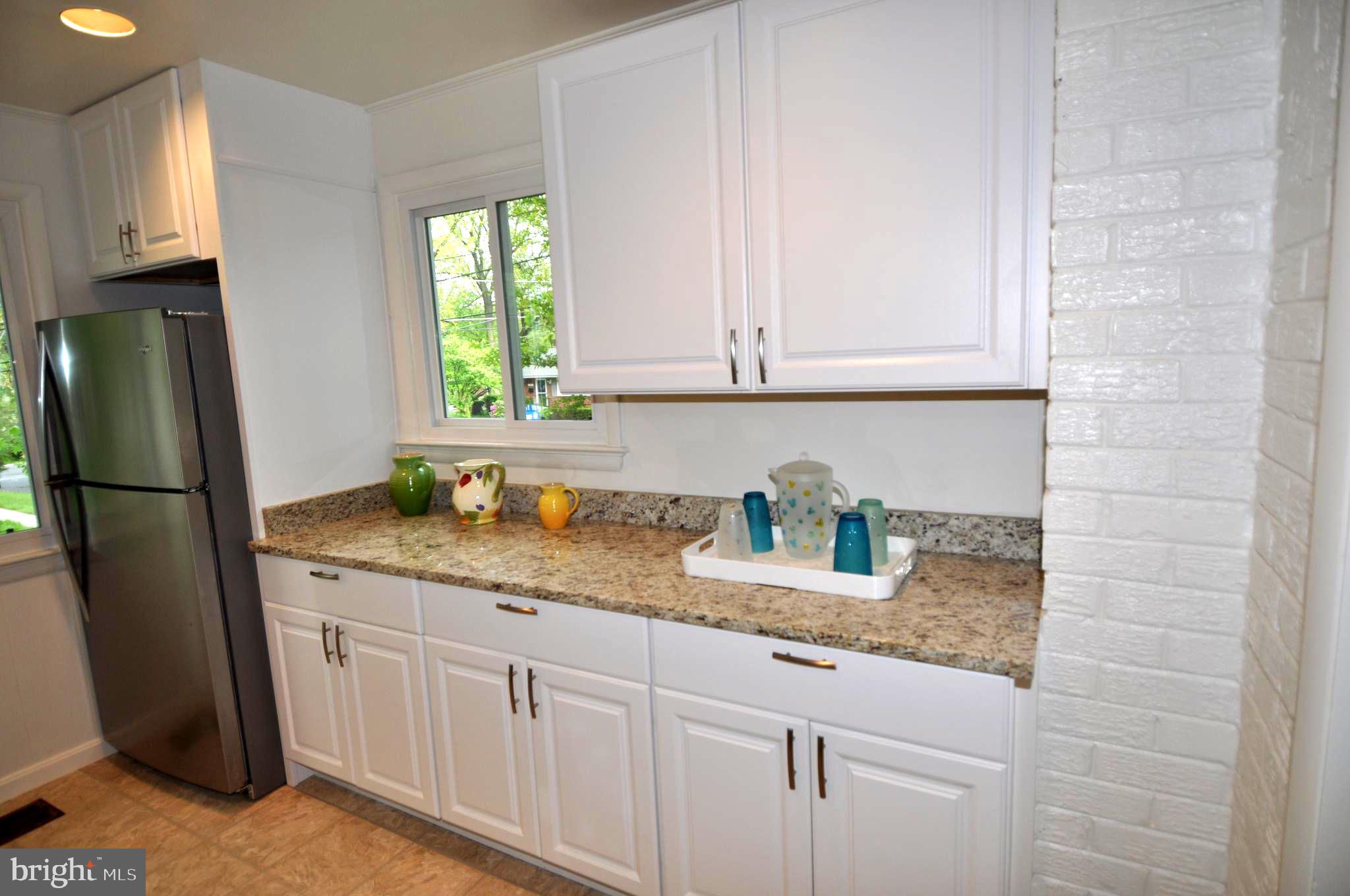 702 Robert Road Rockville, MD 20850 - Photo 5 of 21 New White Shaker cabinets