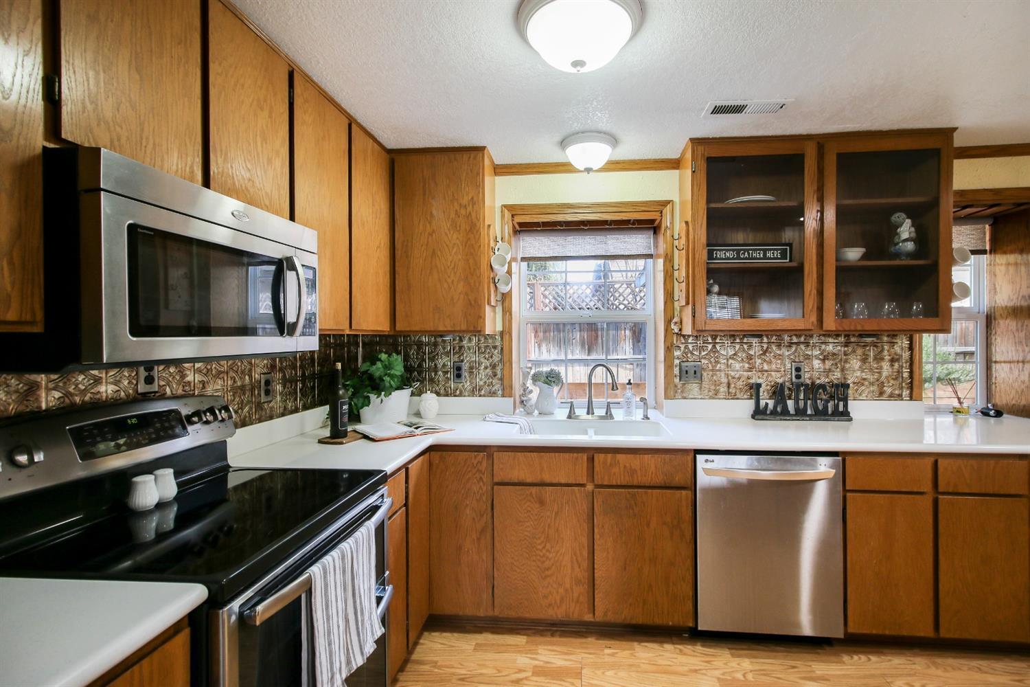 440 David Way Talent, OR 97540 - Photo 9 of 34 Kitchen
