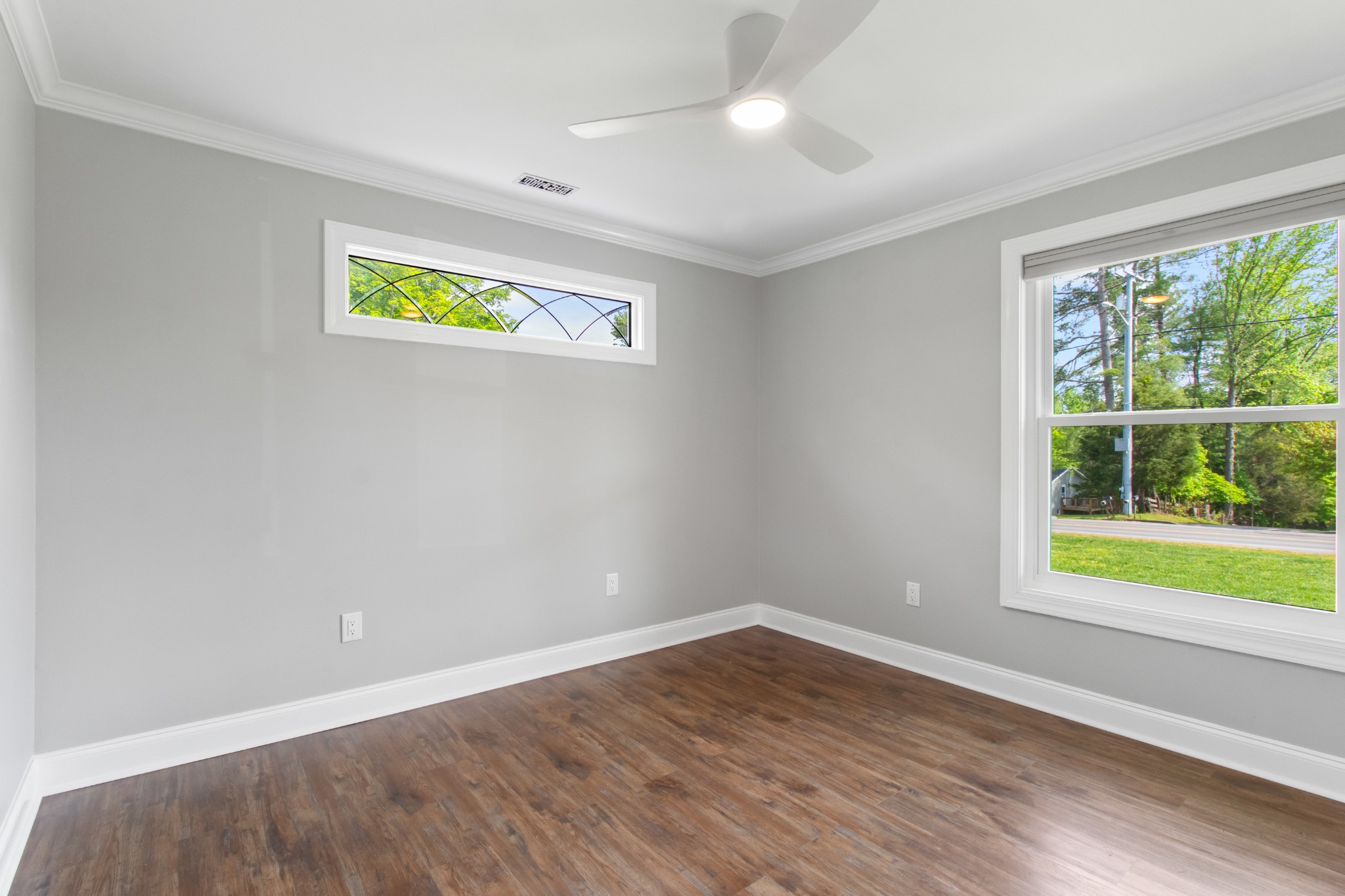 209 Hawkins Road Clarksville, TN 37040 - Photo 17 of 39 an empty room with a window