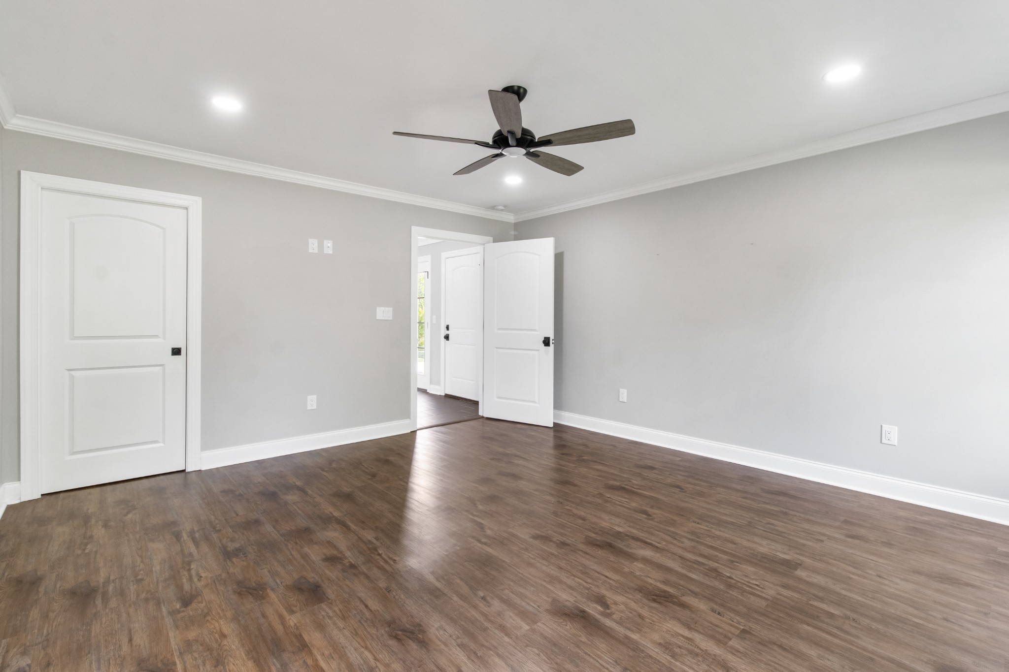 209 Hawkins Road Clarksville, TN 37040 - Photo 20 of 39 an empty room with wooden floor and windows