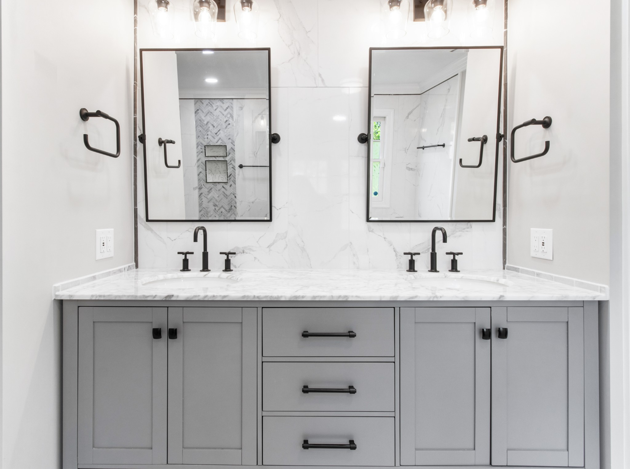 209 Hawkins Road Clarksville, TN 37040 - Photo 22 of 39 a bathroom with a granite countertop sink mirror and double