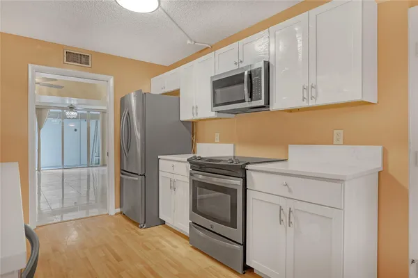 $2,250 | 6850 10th Avenue North, Unit 101, Lake Worth, FL 33467
