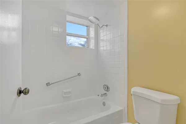 $2,250 | 6850 10th Avenue North, Unit 101, Lake Worth, FL 33467