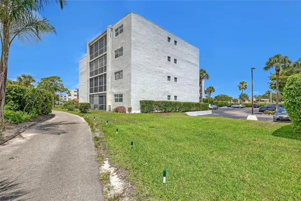 $2,250 | 6850 10th Avenue North, Unit 101, Lake Worth, FL 33467