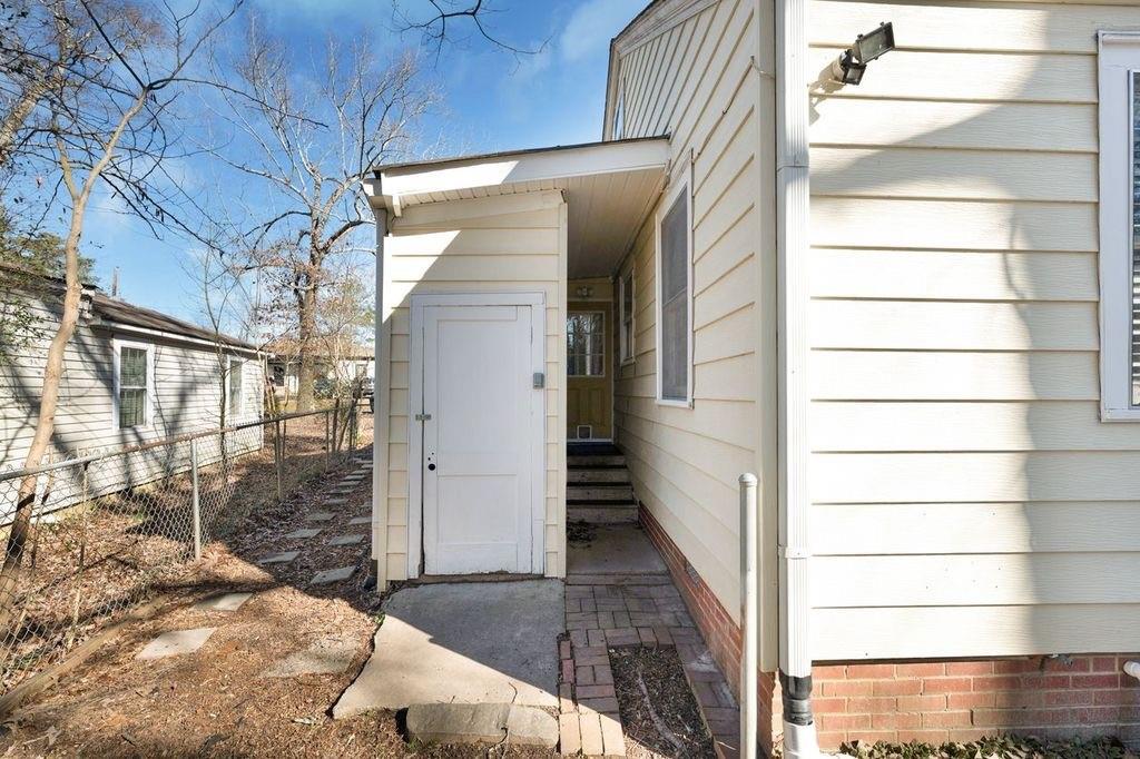 611 Briarwood Circle Northwest Rome, GA 30165 - Photo 23 of 25 a view of a house with a door and wooden floor