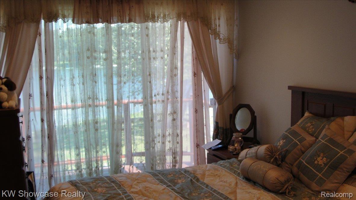 3945 Pitt Road Waterford, MI 48328 - Photo 15 of 24 2nd Bedroom with Balcony