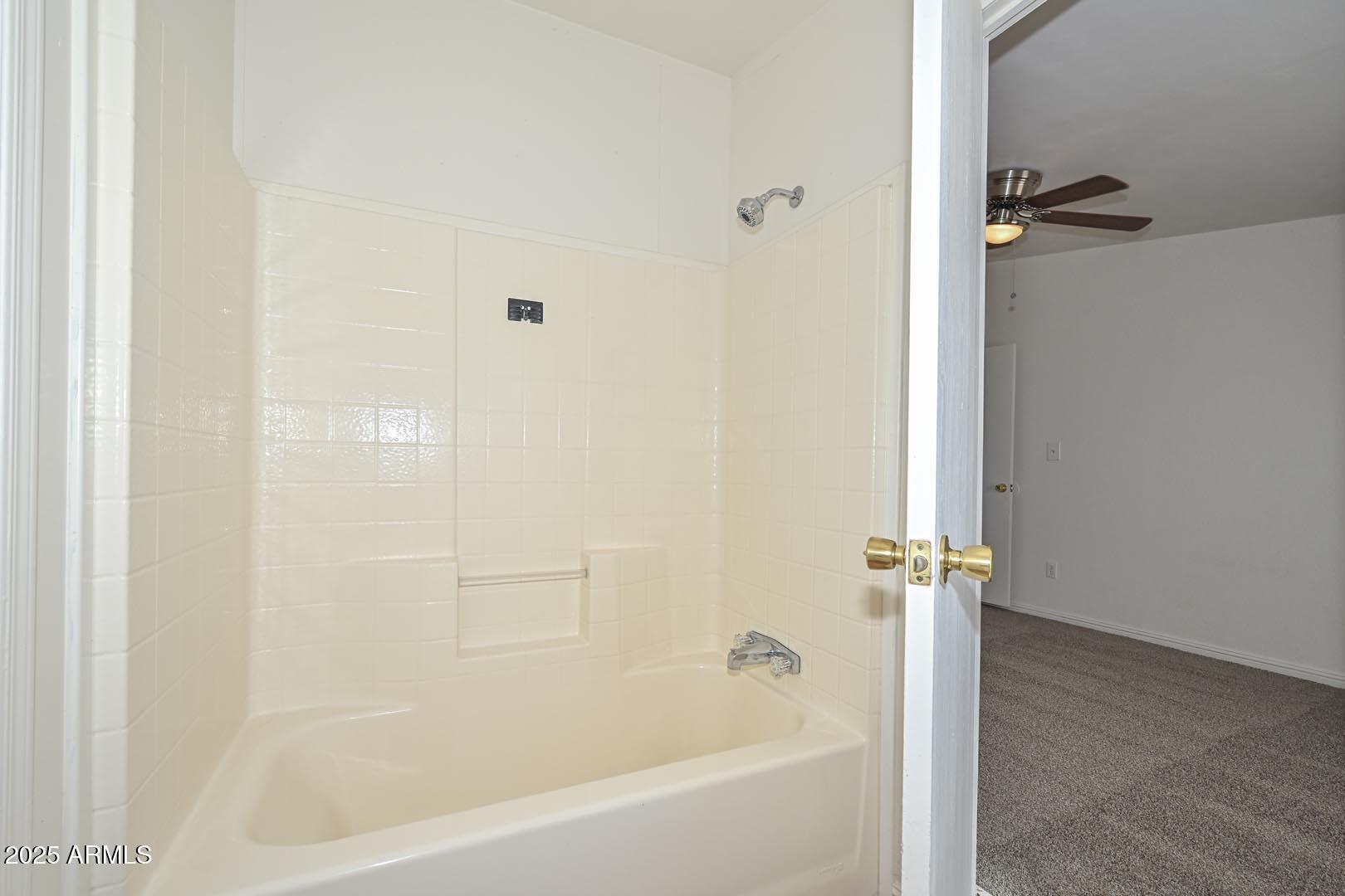 36608 West Lower Buckeye Road Tonopah, AZ 85354 - Photo 26 of 39 a bathroom with a bathtub
