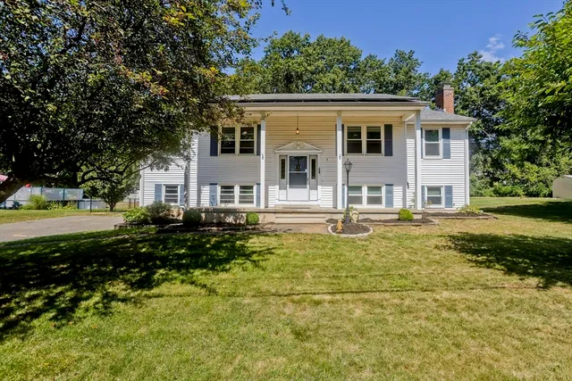 a view of a house with a yard