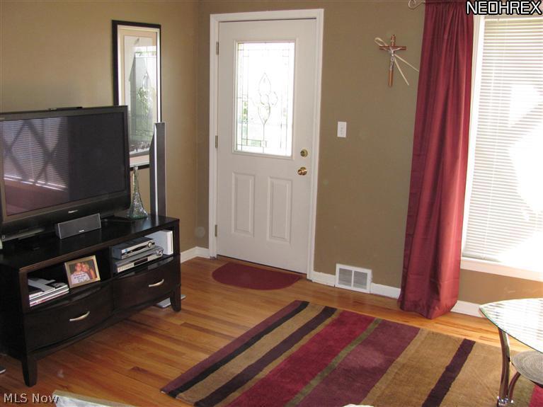 1639 Mapledale Road Wickliffe, OH 44092 - Photo 8 of 25 Gallery Image 8