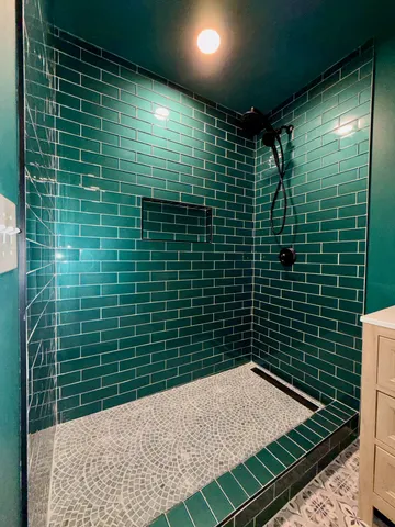 a view of empty room with windows