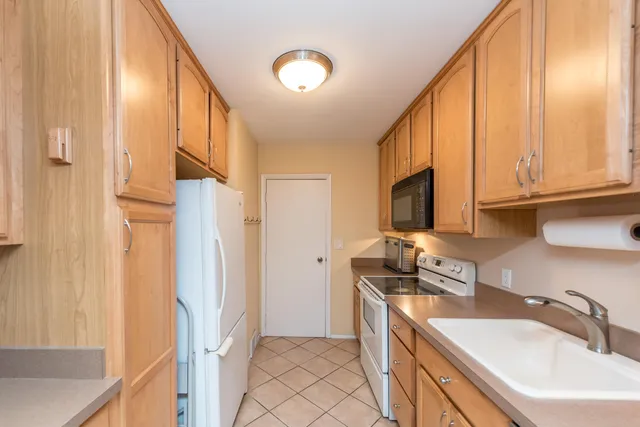 $294,000 | 644 Watersedge Drive, Ann Arbor, MI 48105