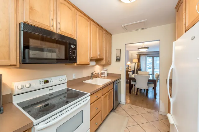 $294,000 | 644 Watersedge Drive, Ann Arbor, MI 48105