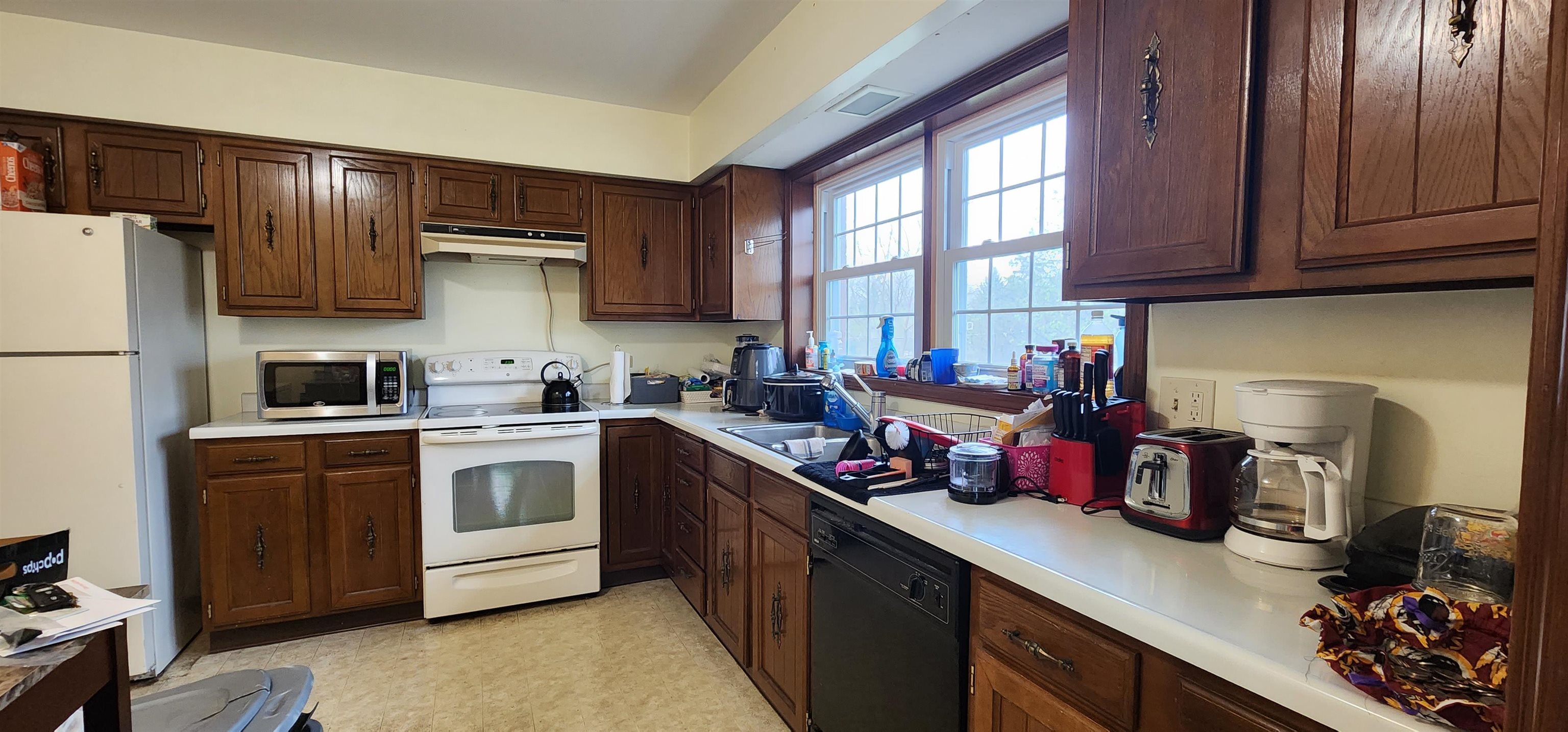 1450 Wing Street Elgin, IL 60123 - Photo 12 of 36 a kitchen with a refrigerator stove and sink