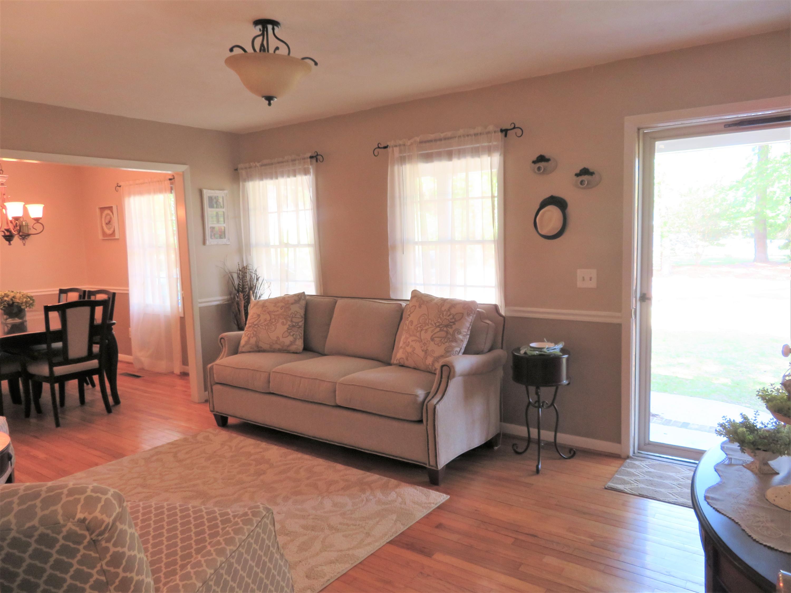 206 Holly Road Walterboro, SC 29488 - Photo 5 of 38 IMG_0007