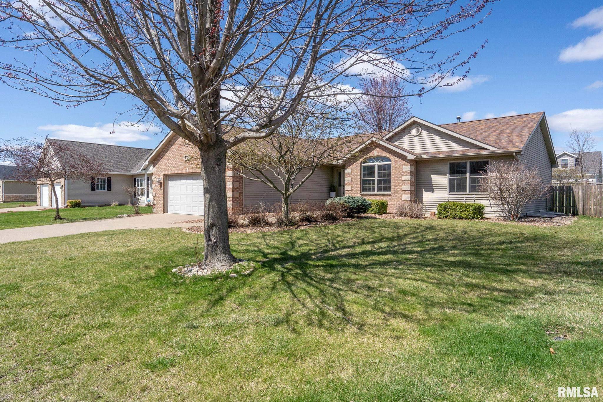 342 Heather Glen Eldridge, IA 52748 - Photo 2 of 47