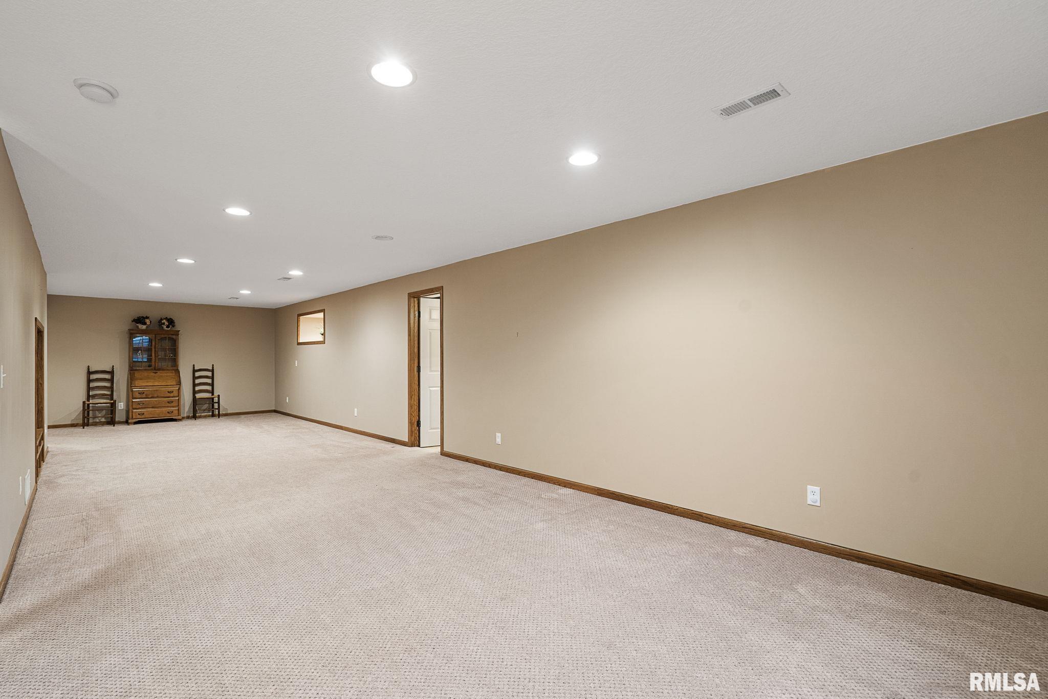 342 Heather Glen Eldridge, IA 52748 - Photo 28 of 47