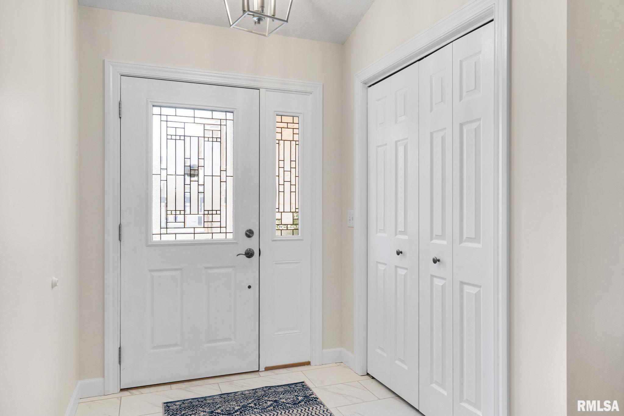 342 Heather Glen Eldridge, IA 52748 - Photo 3 of 47