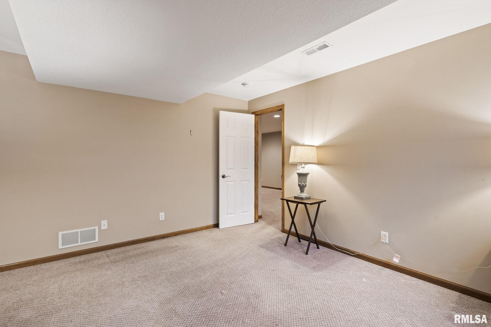 342 Heather Glen Eldridge, IA 52748 - Photo 32 of 47