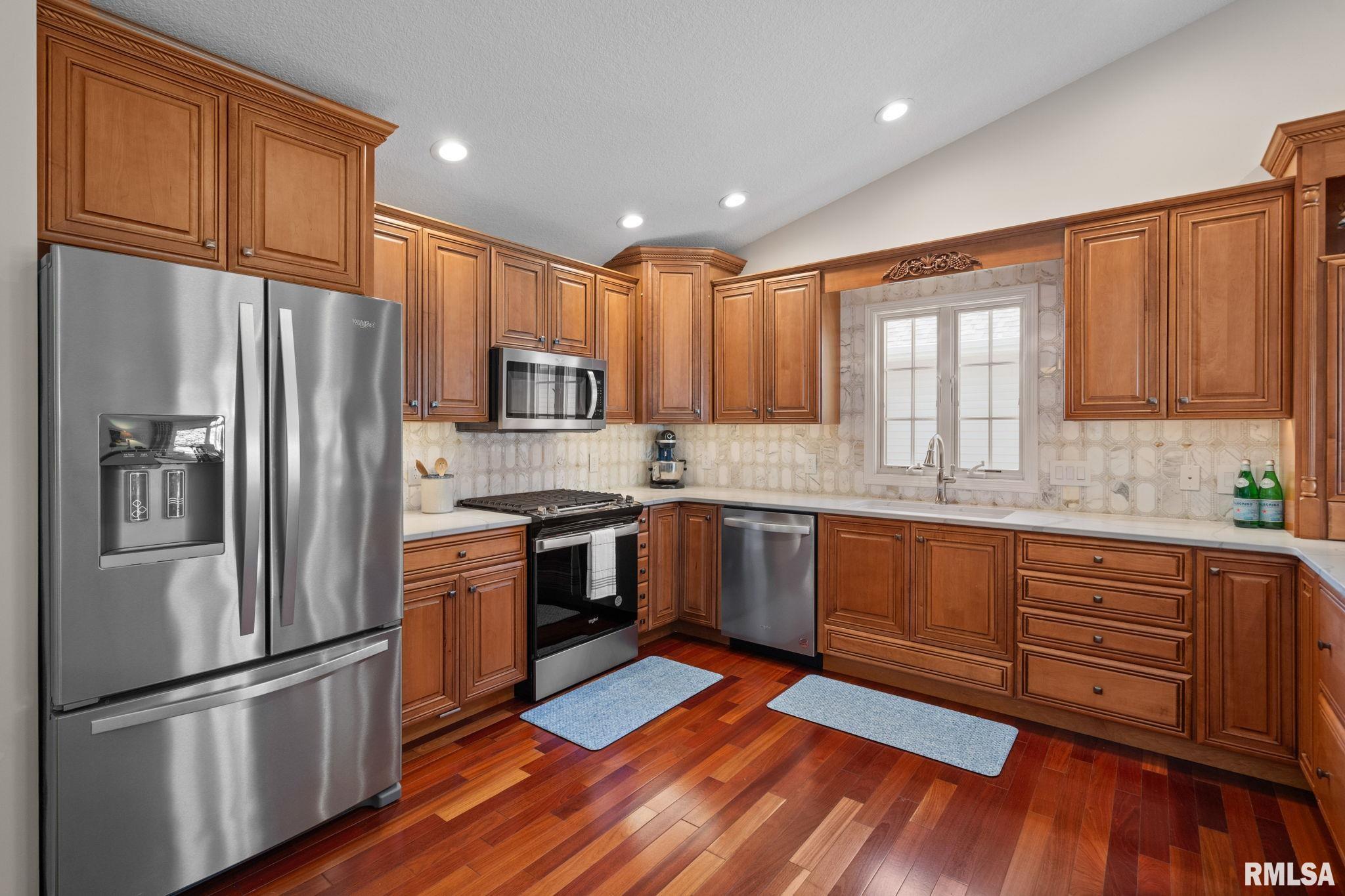 342 Heather Glen Eldridge, IA 52748 - Photo 8 of 47