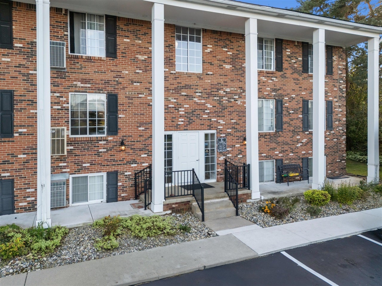 515 West Highland Road, Unit E6 Howell, MI 48843 - Photo 2 of 22 Gallery Image 2