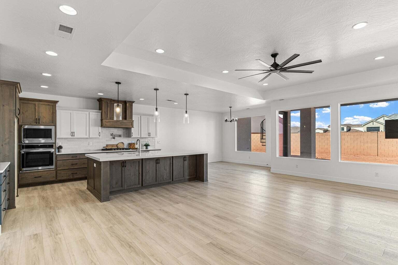 3125 East 2220 South St. George, UT 84790 - Photo 5 of 24 Living Room - Kitchen