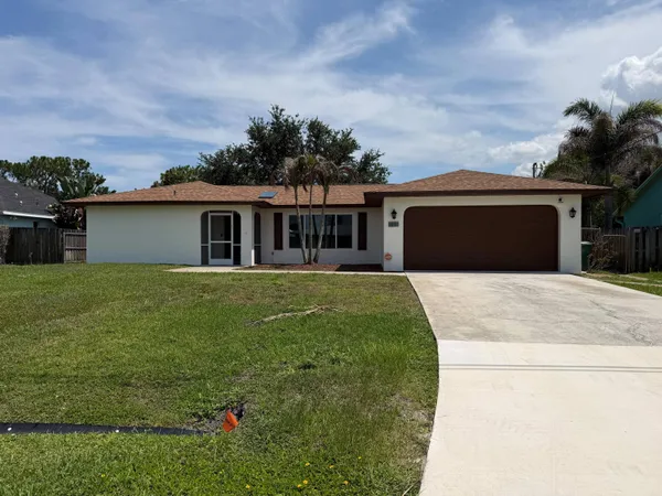 $2,800 | 450 Southwest Eyerly Avenue, Port St. Lucie, FL 34983