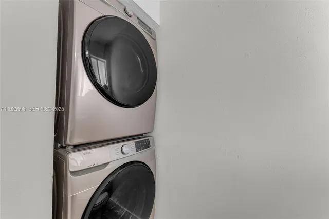a close up view of a washer and dryer