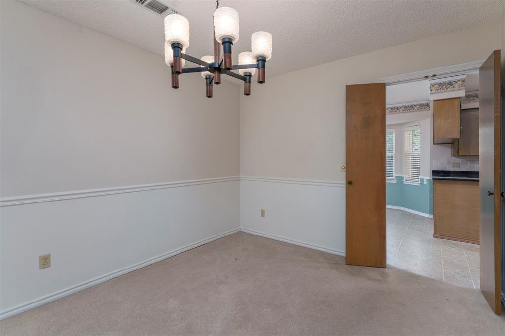1008 Rocky Canyon Road Arlington, TX 76012 - Photo 10 of 37