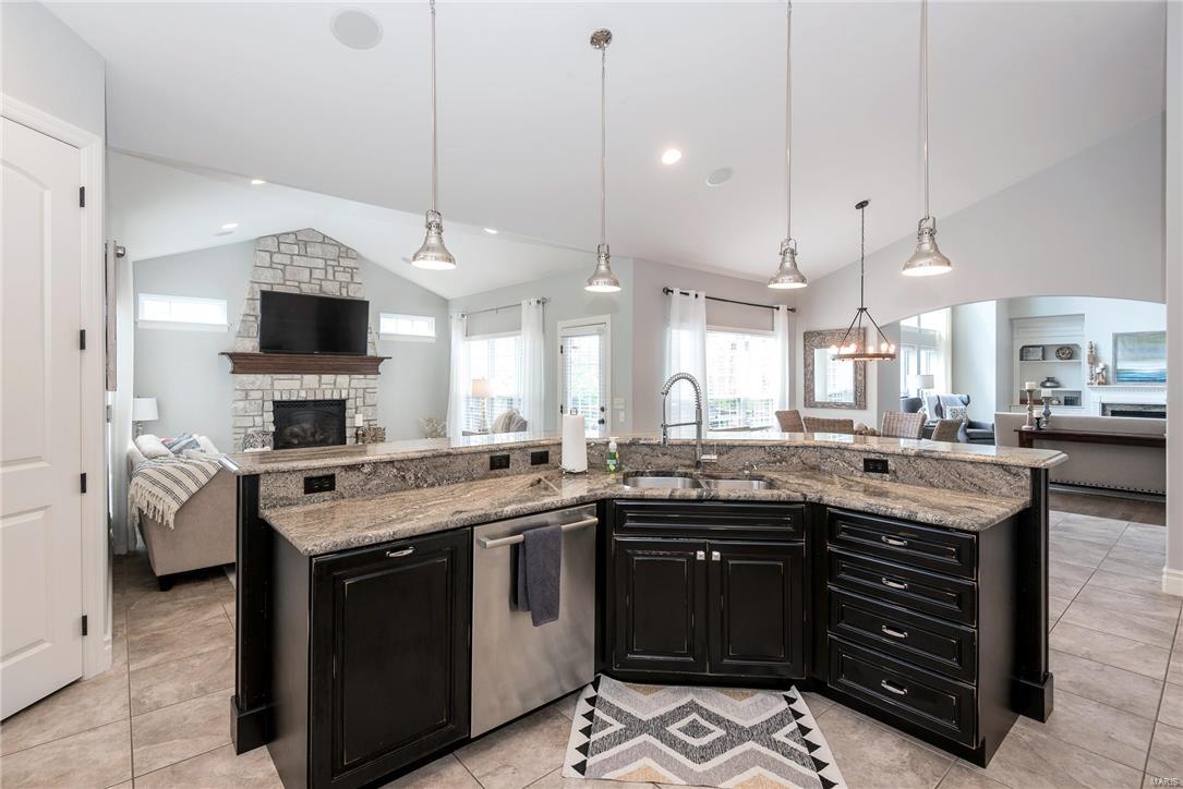 10516 Sapphire Ridge Court St. Louis, MO 63128 - Photo 8 of 45