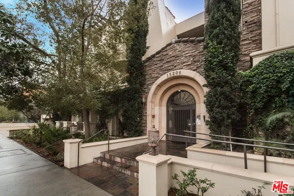 $3,675 | 15206 Burbank Boulevard, Unit 110, Sherman Oaks, CA 91411