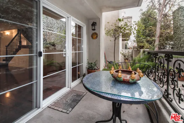 $3,675 | 15206 Burbank Boulevard, Unit 110, Sherman Oaks, CA 91411