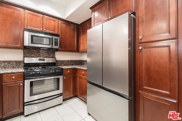 $3,675 | 15206 Burbank Boulevard, Unit 110, Sherman Oaks, CA 91411