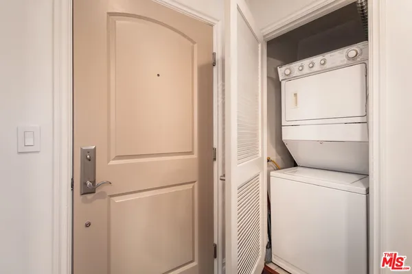 $3,675 | 15206 Burbank Boulevard, Unit 110, Sherman Oaks, CA 91411