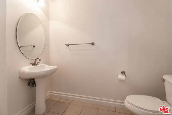 $3,675 | 15206 Burbank Boulevard, Unit 110, Sherman Oaks, CA 91411