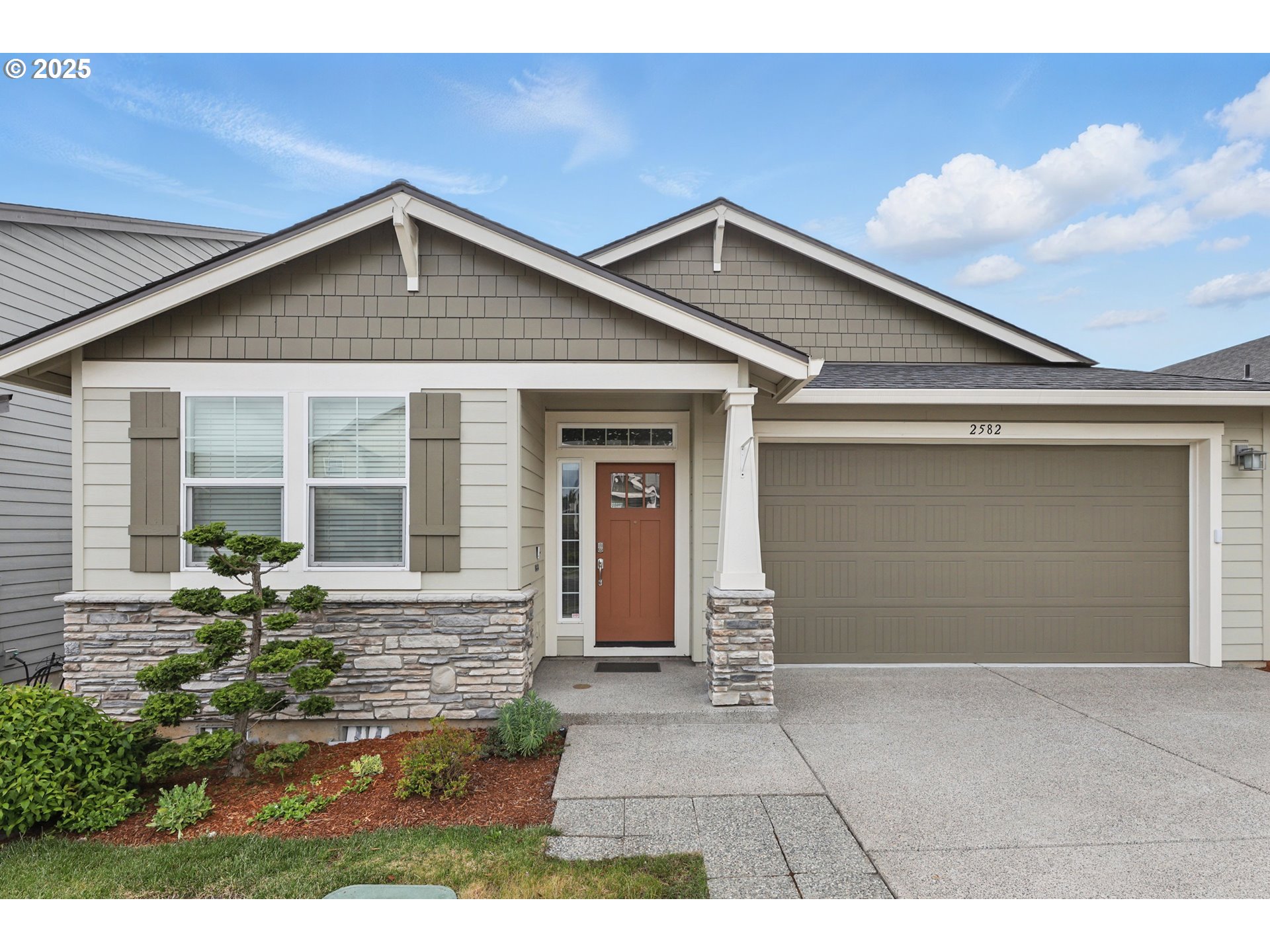 2582 Southwest Thomas Way Gresham, OR 97080 - Photo 2 of 36 a front view of a house with a yard