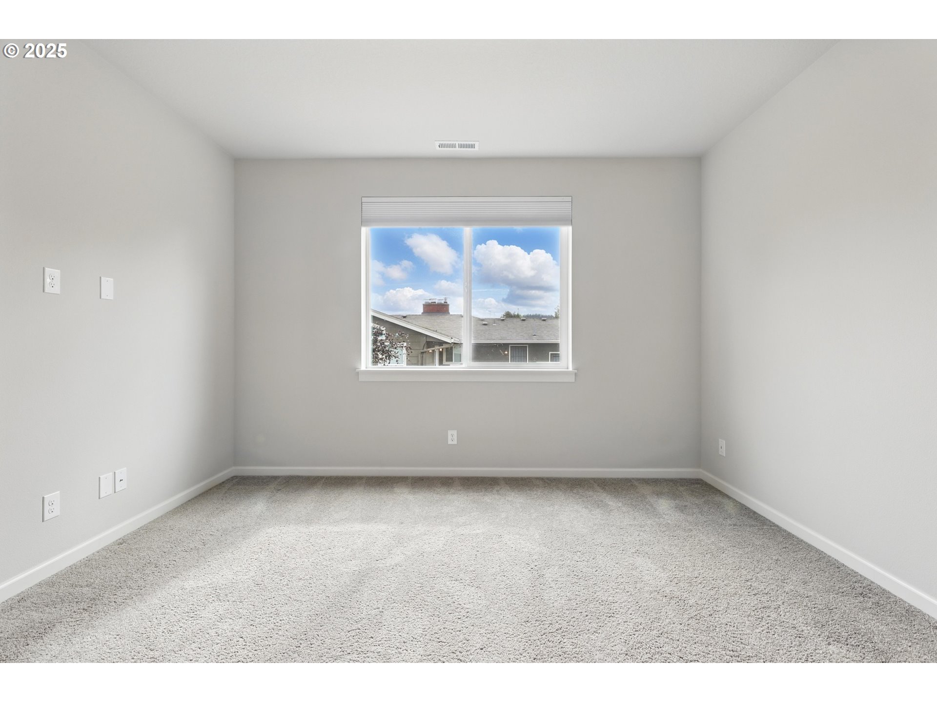 2582 Southwest Thomas Way Gresham, OR 97080 - Photo 21 of 36 an empty room with windows
