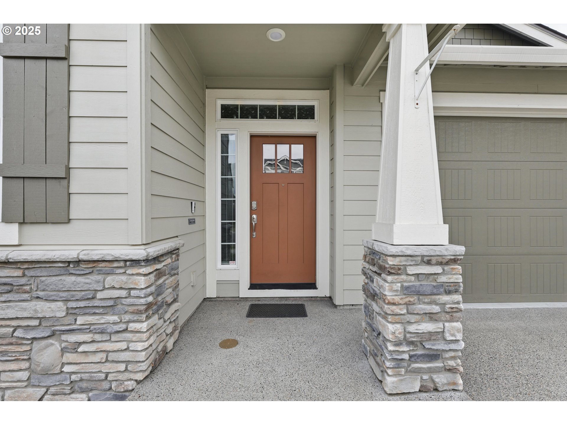 2582 Southwest Thomas Way Gresham, OR 97080 - Photo 3 of 36 a view of outdoor space