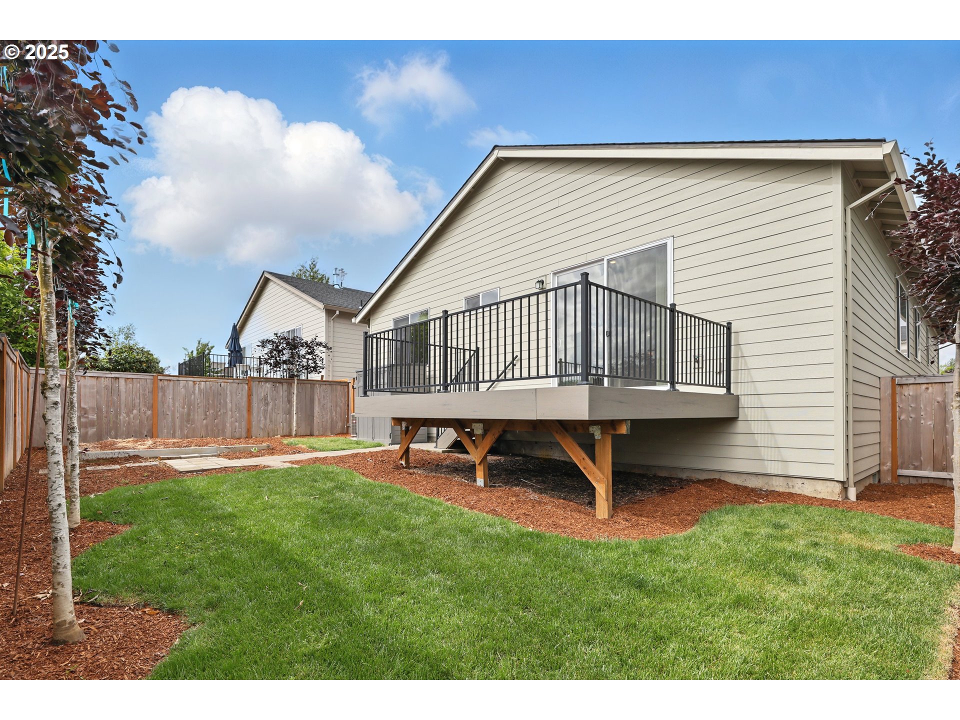 2582 Southwest Thomas Way Gresham, OR 97080 - Photo 36 of 36 a backyard of a house with table and chairs