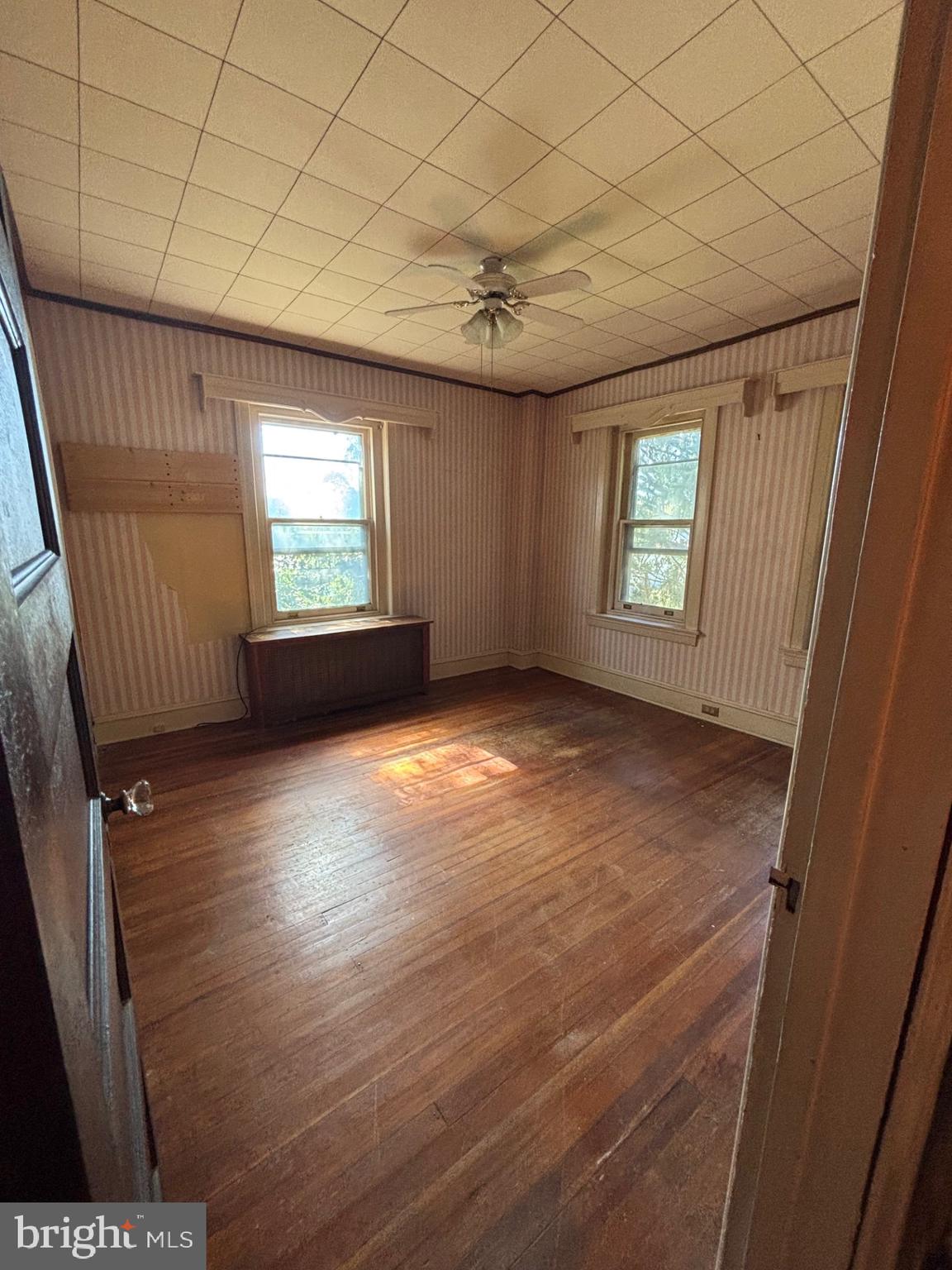 440 North Penn Street Spring City, PA 19475 - Photo 7 of 13 en empty room with windows
