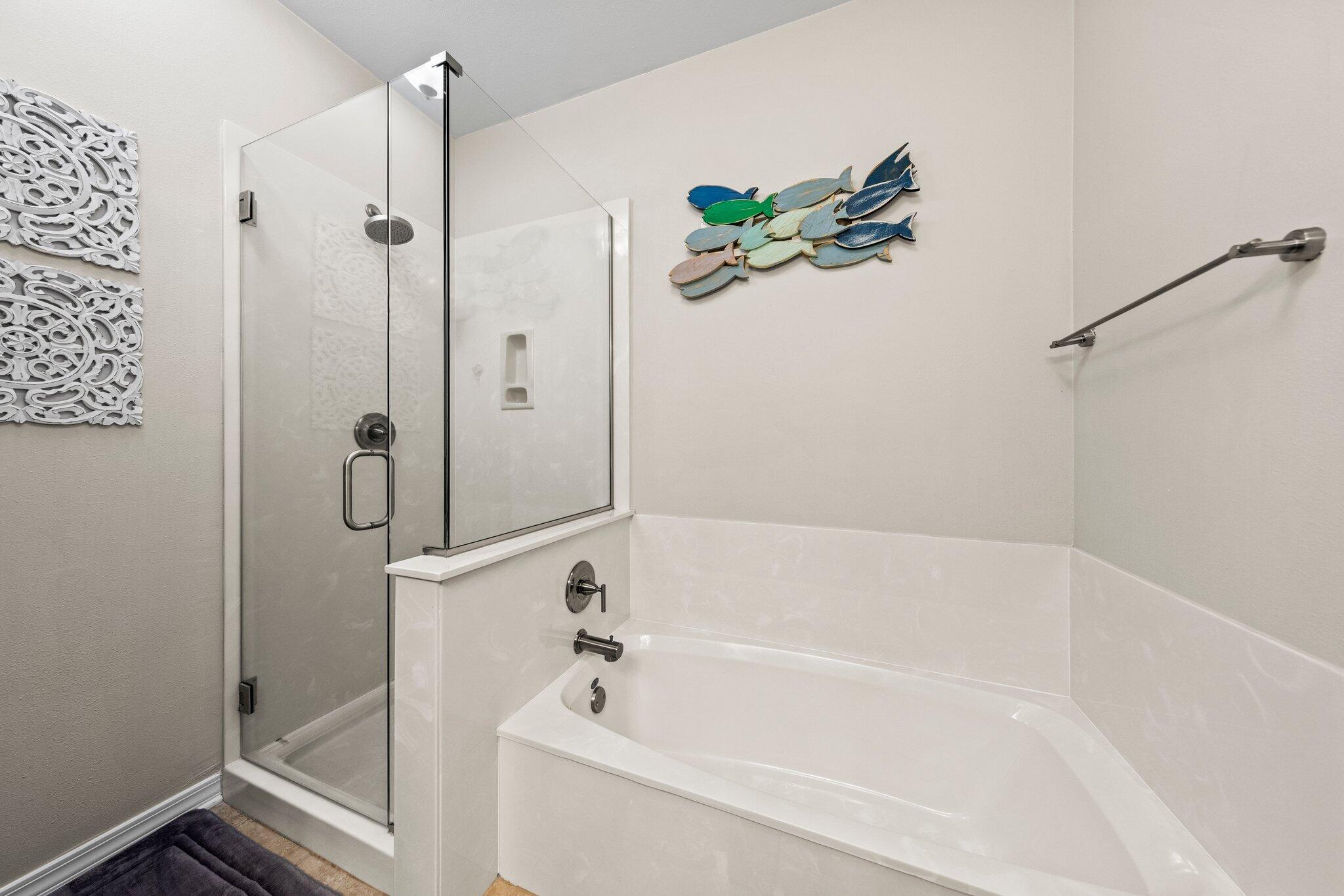 156 Emerald Dunes Circle Santa Rosa Beach, FL 32459 - Photo 14 of 43 a white bath tub with shower