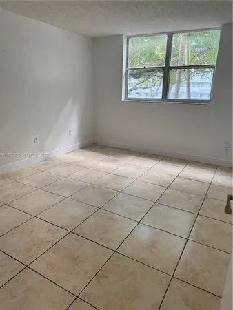 $1,600 | 1805 Sans Souci Boulevard, Unit 231, North Miami, FL 33181