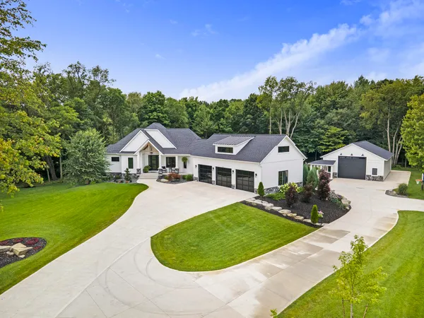$1,150,000 | 4564 34th Street, Zeeland, MI 49464