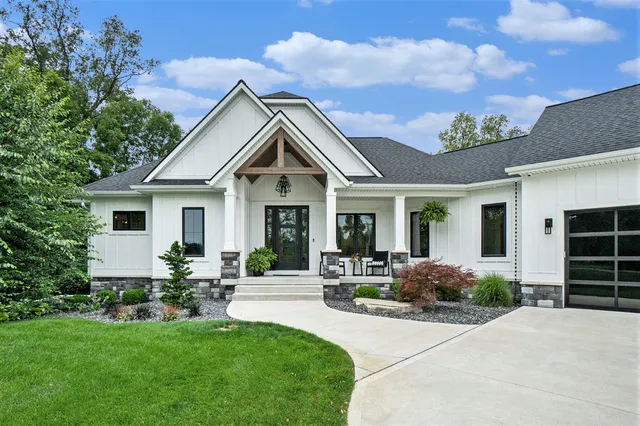 $1,150,000 | 4564 34th Street, Zeeland, MI 49464