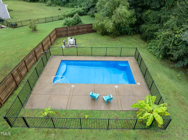 a view of a tennis court