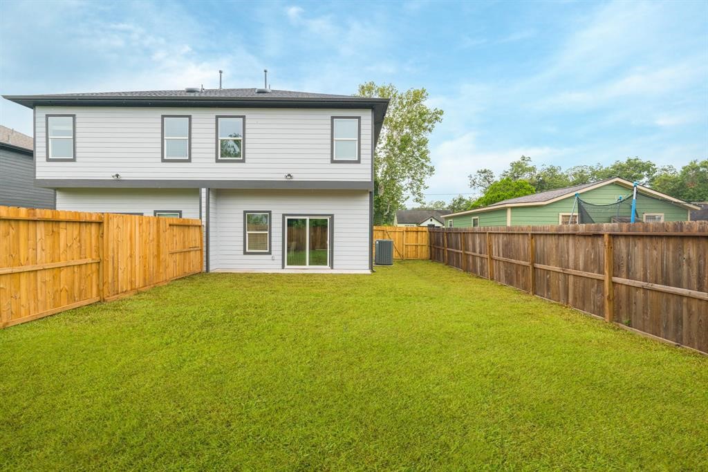 890 Lucky Street, Unit A Houston, TX 77088 - Photo 47 of 48 a view of a backyard