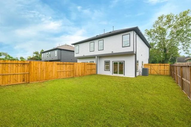 $2,100 | 890 Lucky Street, Unit A, Houston, TX 77088